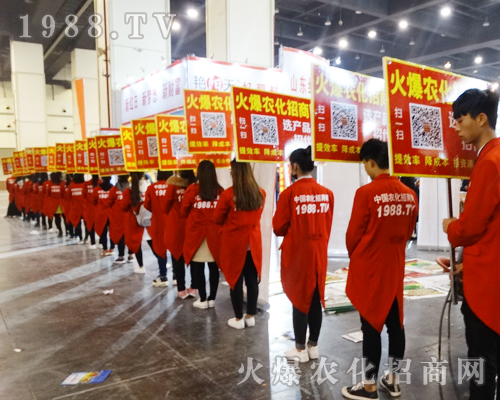     火爆農(nóng)化招商網(wǎng)在2017年鄭州肥料雙交會(huì)上表現(xiàn)突出，贏得參會(huì)人員陣陣掌聲！