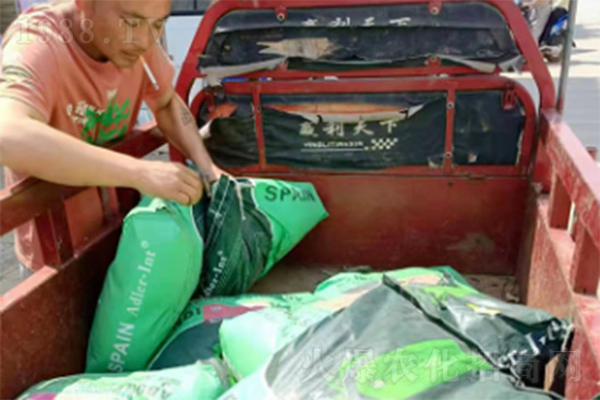 復(fù)合肥漲價(jià)瘋狂 ，而這幾款高端進(jìn)口新型肥卻成了市場(chǎng)香餑餑！